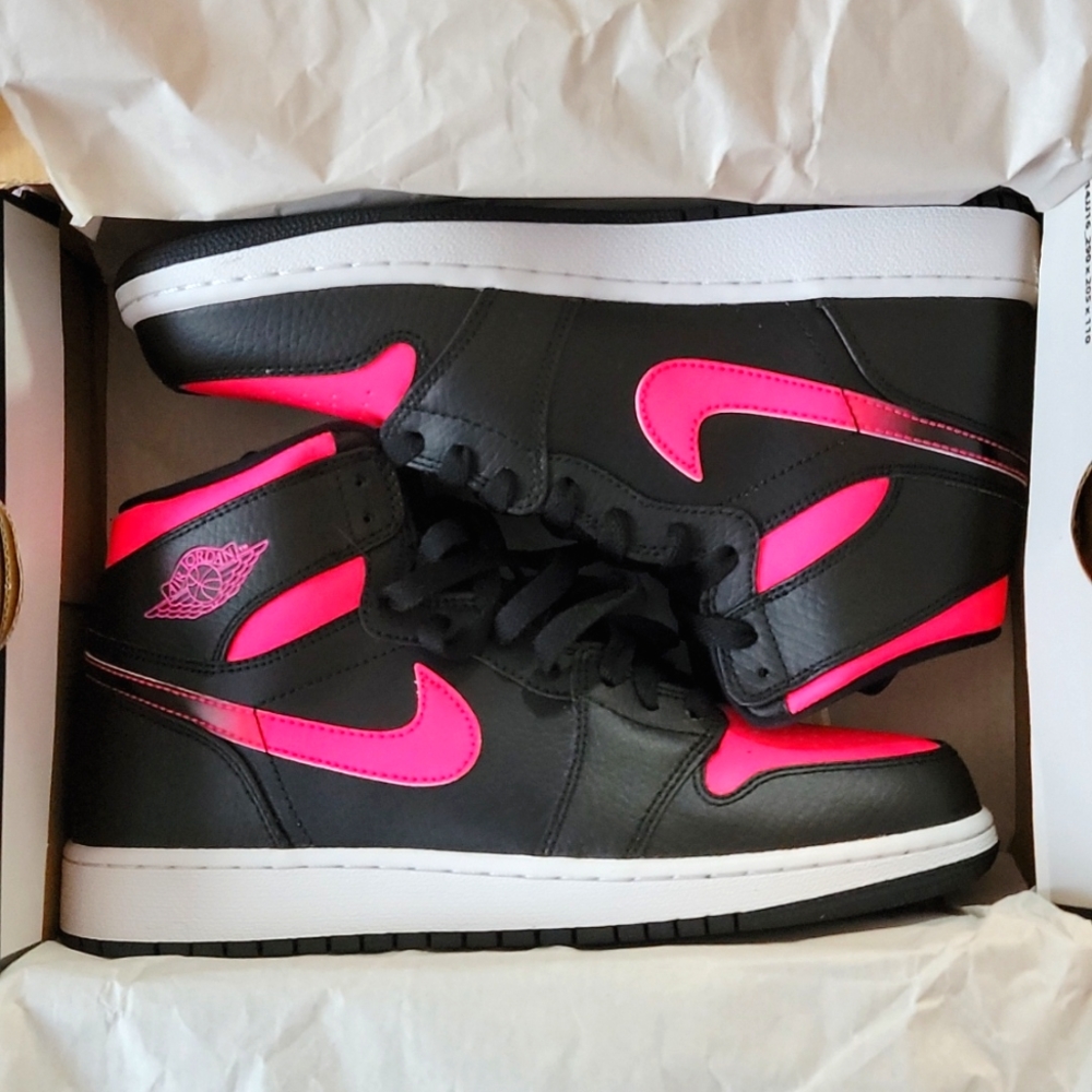 NIB Black and Hot Pink Air Jordan 1 Retro High GG size 6.5y or 7.5 women. RARE